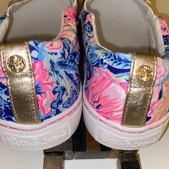 🌴LILLY PULITZER ‘Julie’ Sneaker in Lapis Blue Beach Club Blossoms Print - Picture 5 of 16